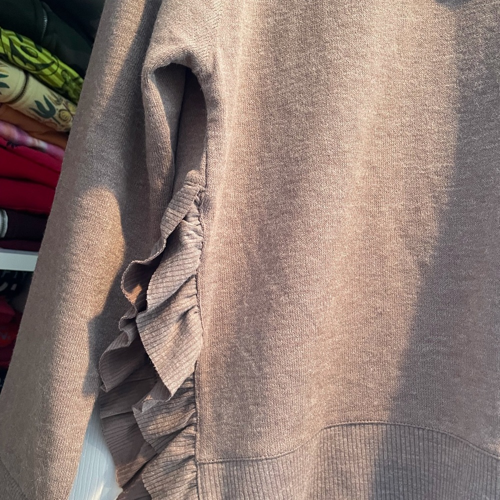 Cute Zara ruffled light weight sweater.